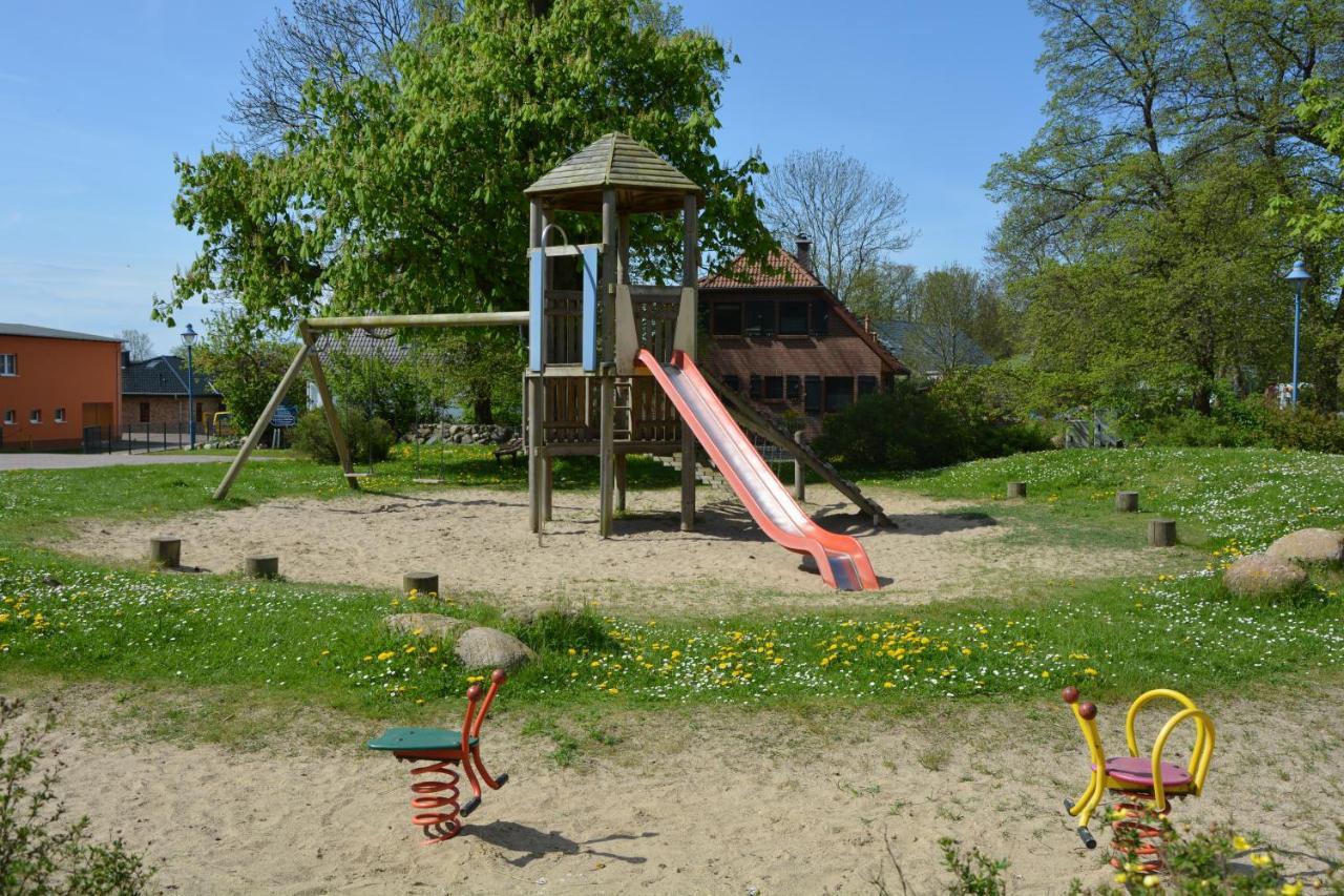 Reethaeuser Auf Ruegen Middelhagen Exterior photo